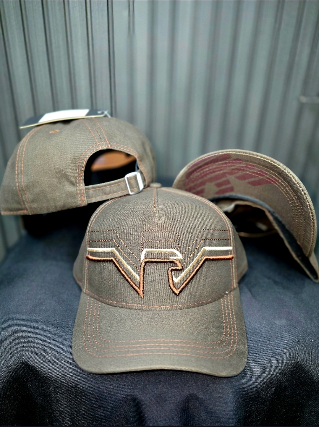 Emporio Armani Marrón 